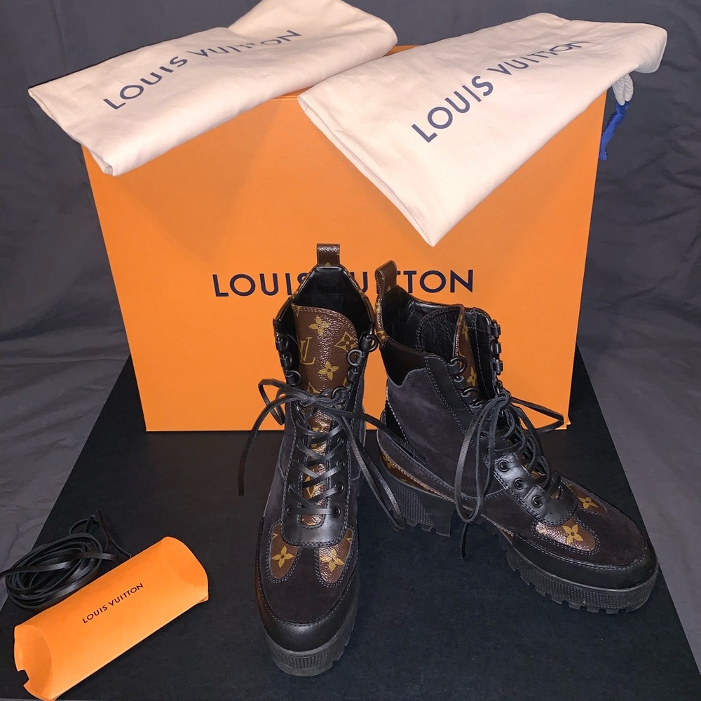 LOUIS VUITTON LAUREATE PLATFORM DESERT BOOT (1A4XXZ)